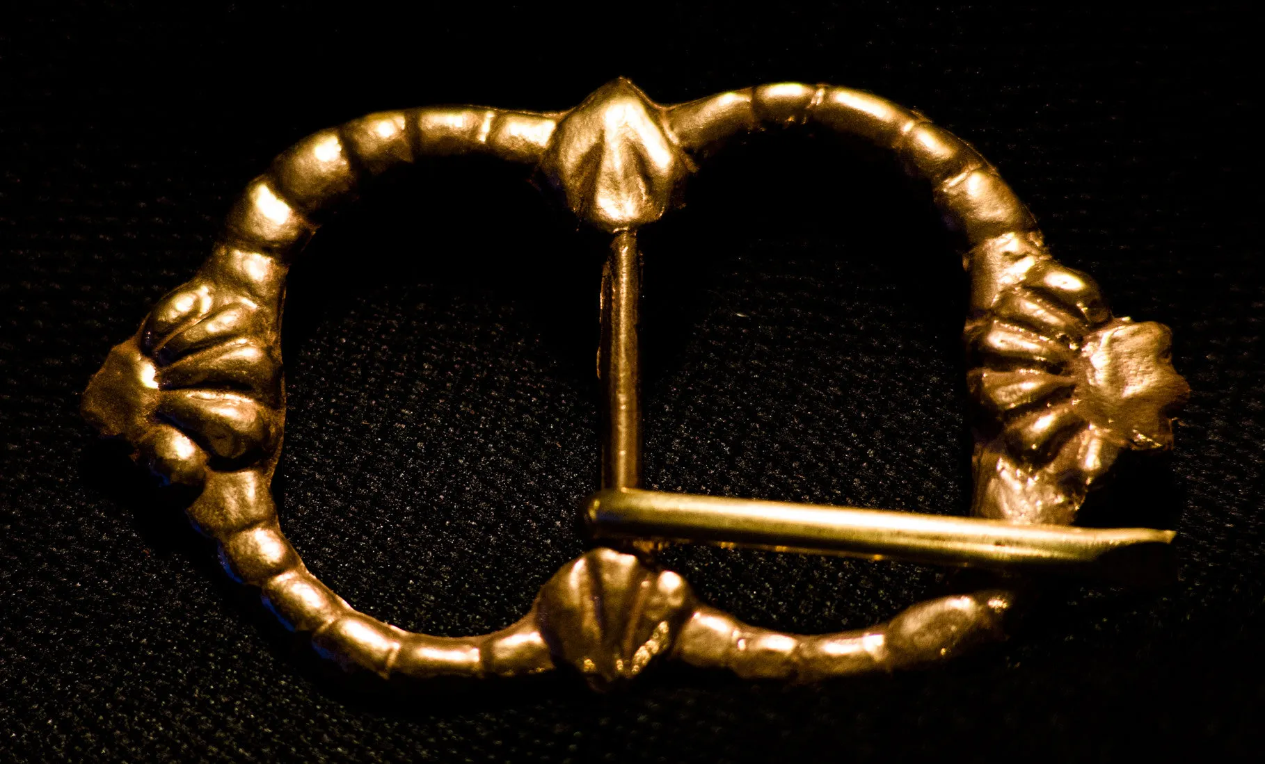 16th Century Double Oval belt buckle with Flower - Z-79