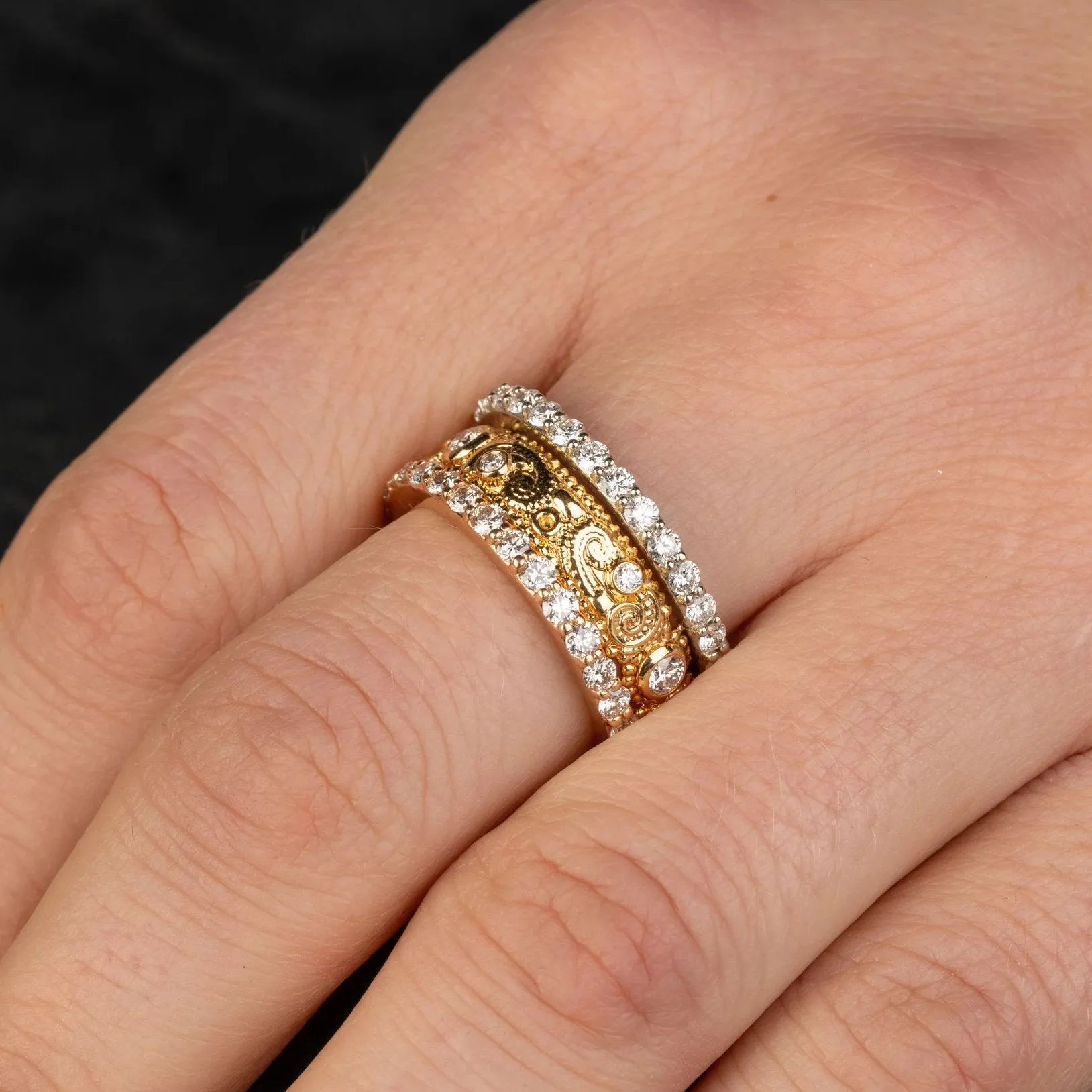18k Yellow Gold llyn Band with White Diamonds