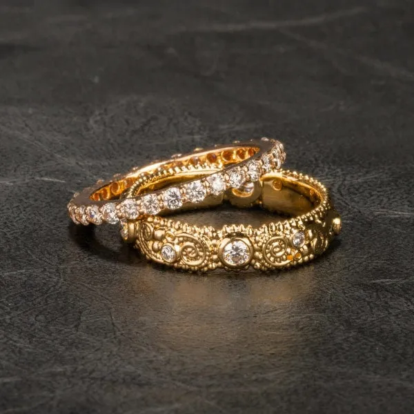 18k Yellow Gold llyn Band with White Diamonds