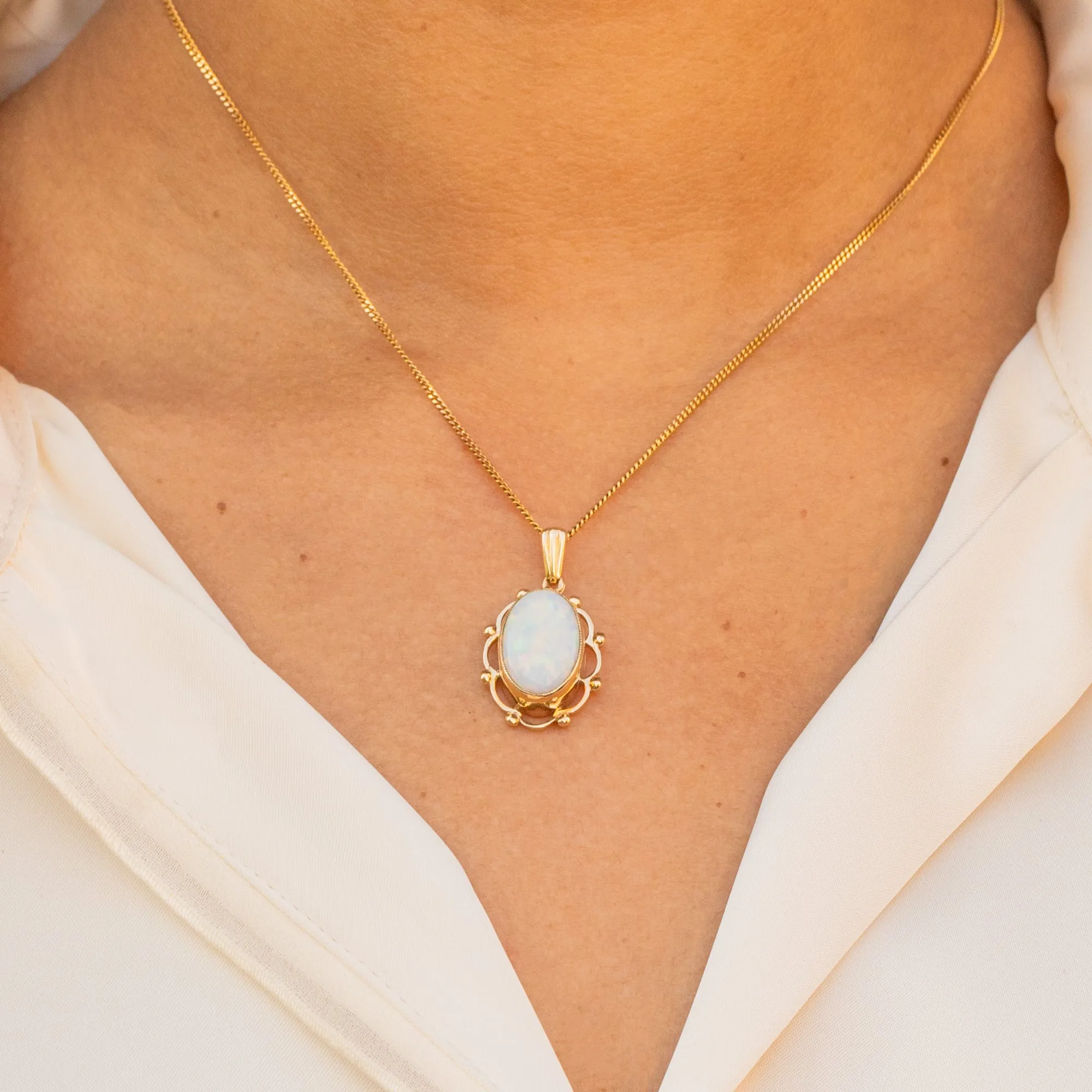 9ct Gold Opal Pendant, 3.65ct.