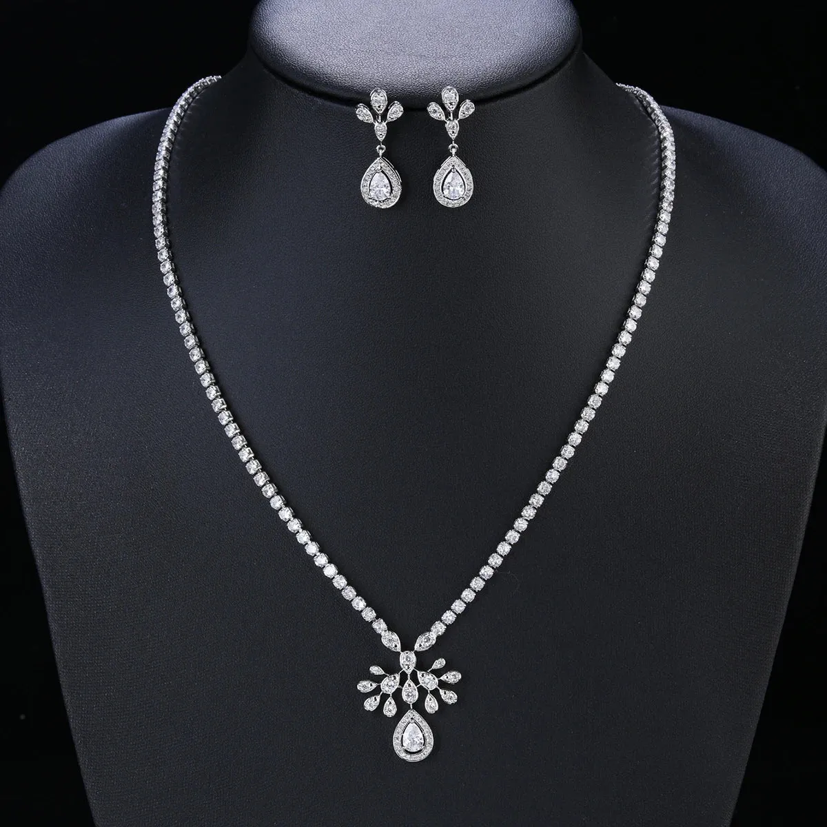Bridal Jewelry Crystal Cubic Zirconia Flower Necklace and Earring Set, Suitable For Wedding Dinner, Girlfriend Gift, CN10470