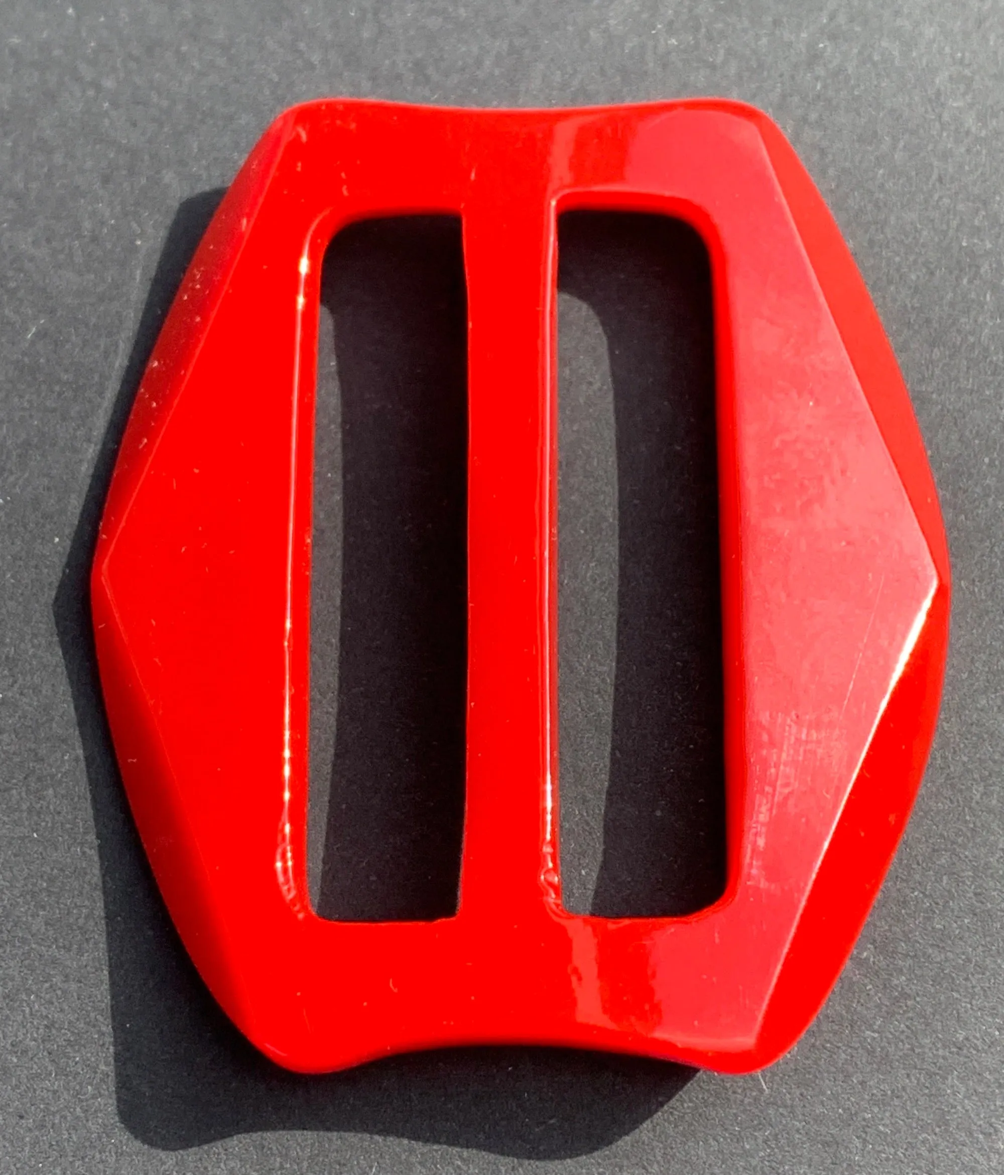 Bright Red Curves and Lines 1940s 5cm Buckle