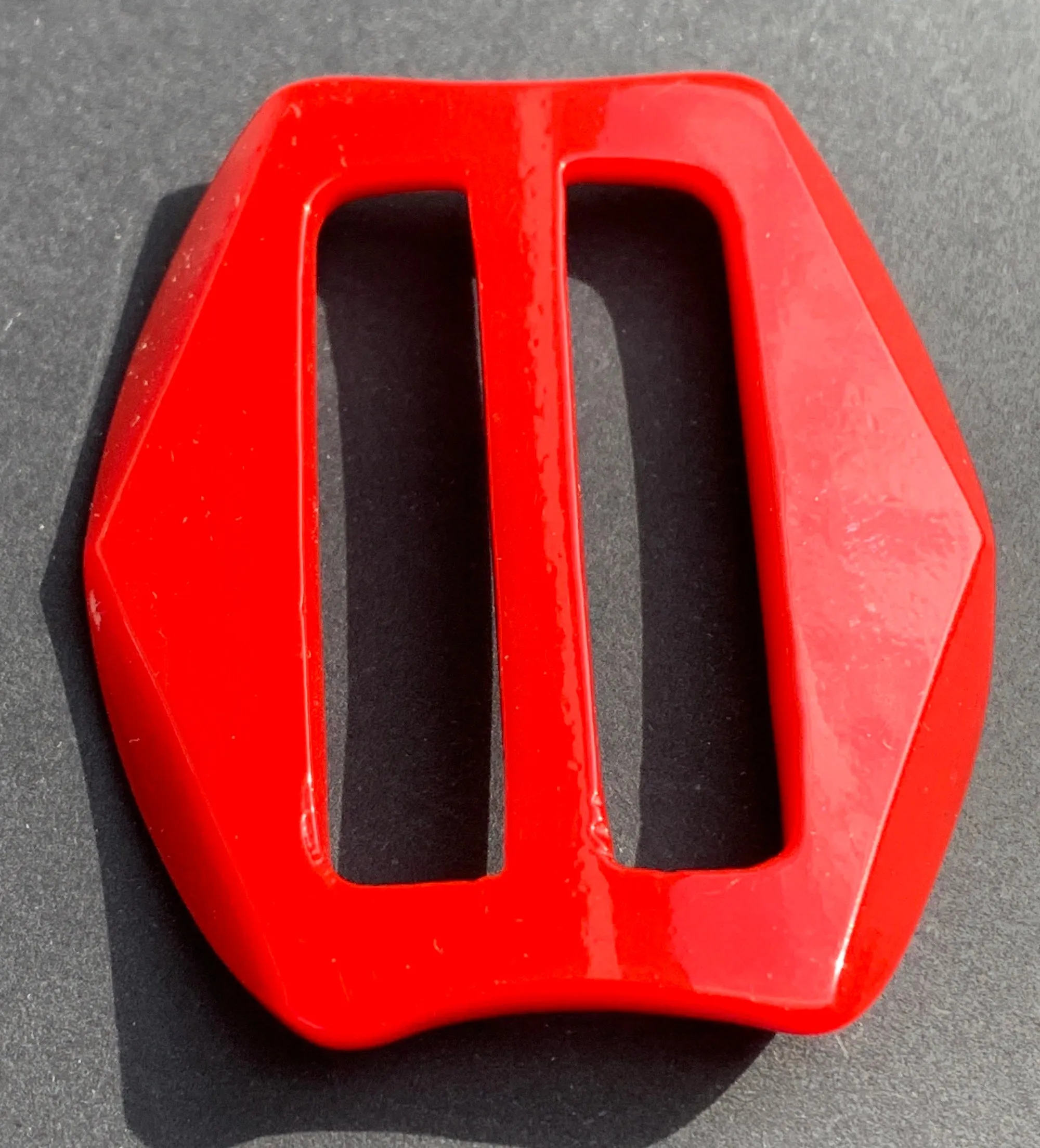 Bright Red Curves and Lines 1940s 5cm Buckle