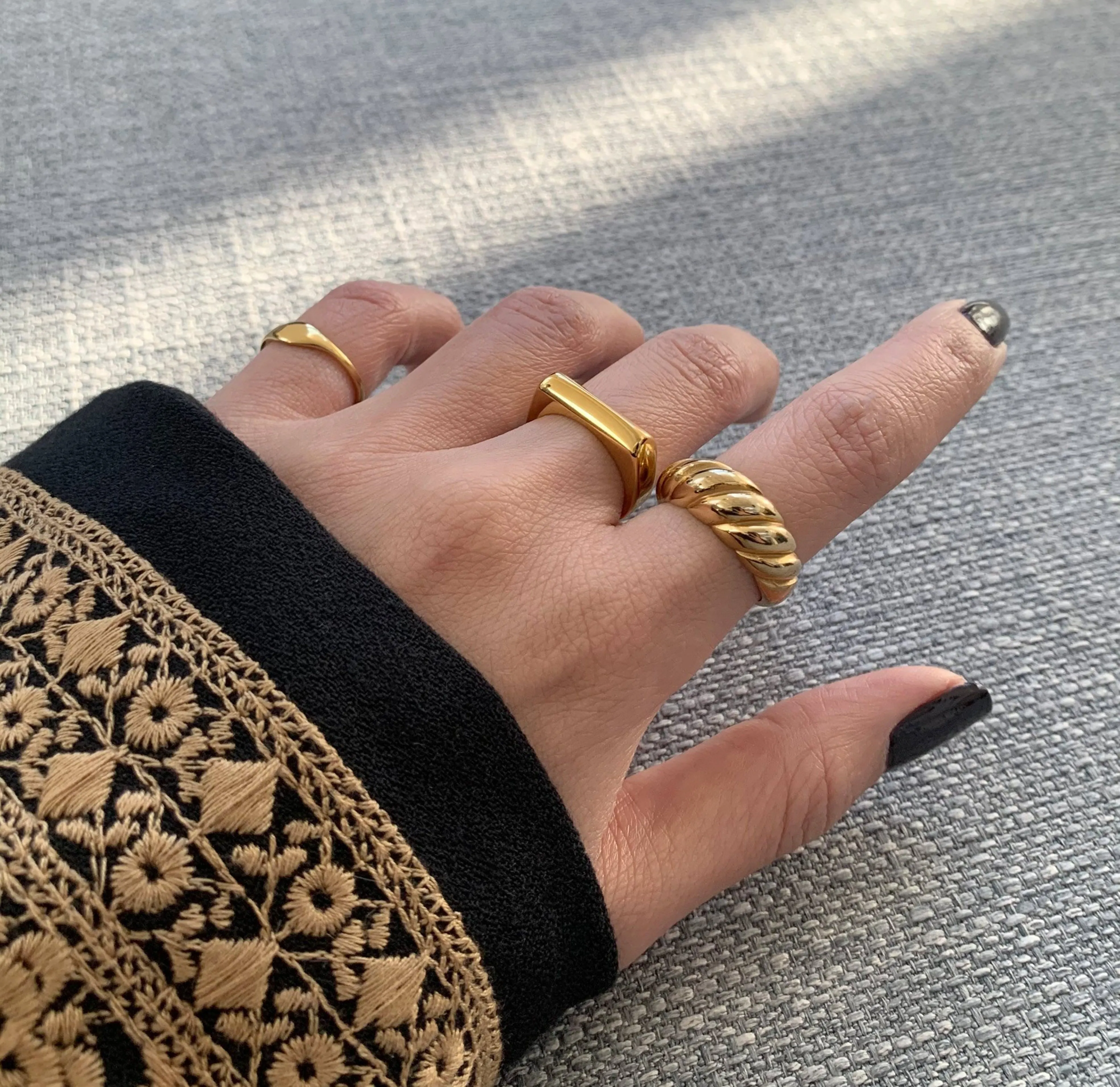 DREW GOLD PINKY SIGNET RING