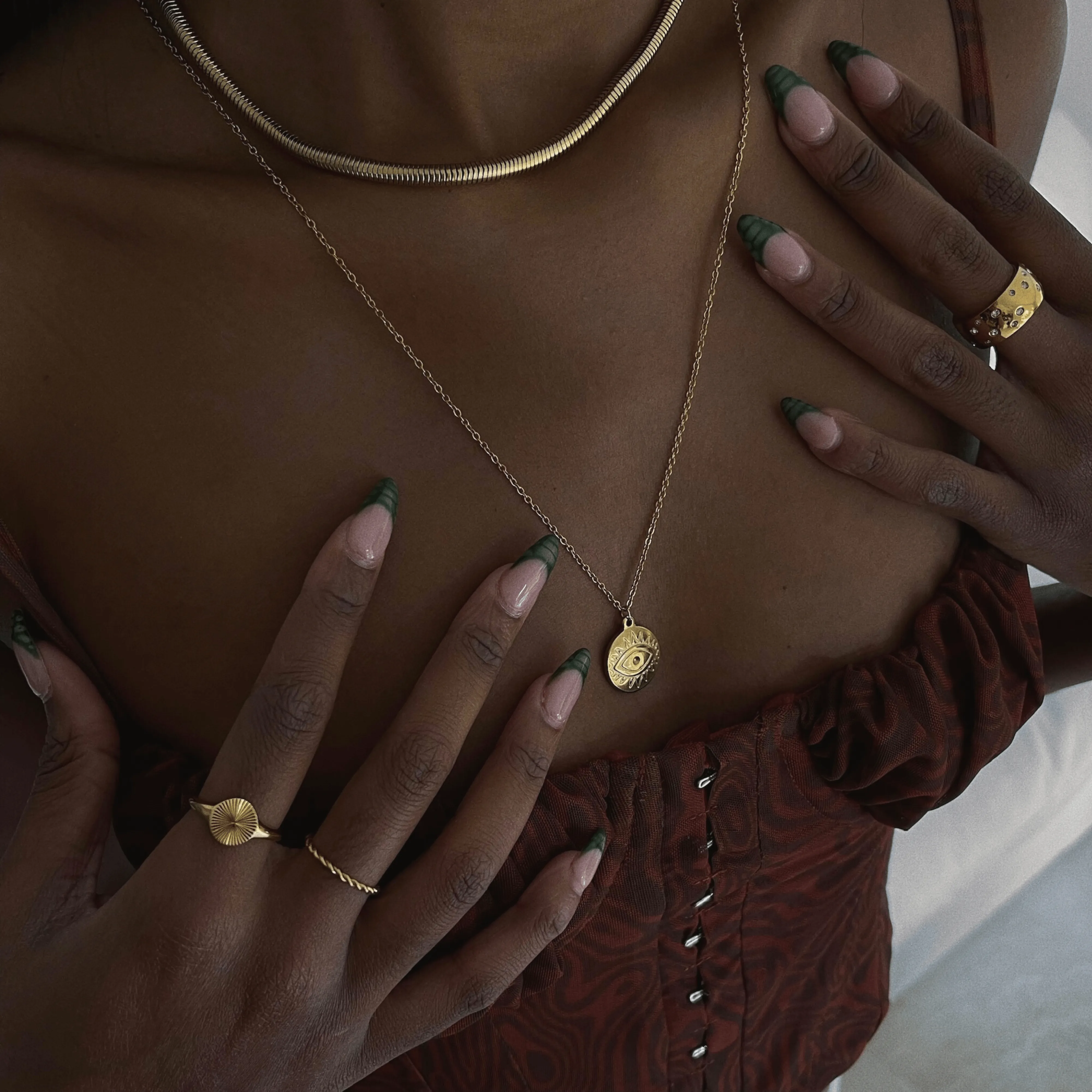 Ellie Vail - Candice Round Snake Chain Necklace