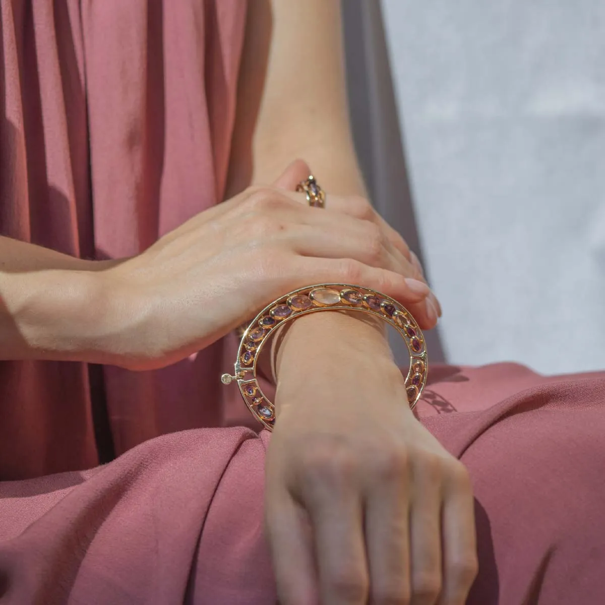 Front Dancing Rigid Bracelet