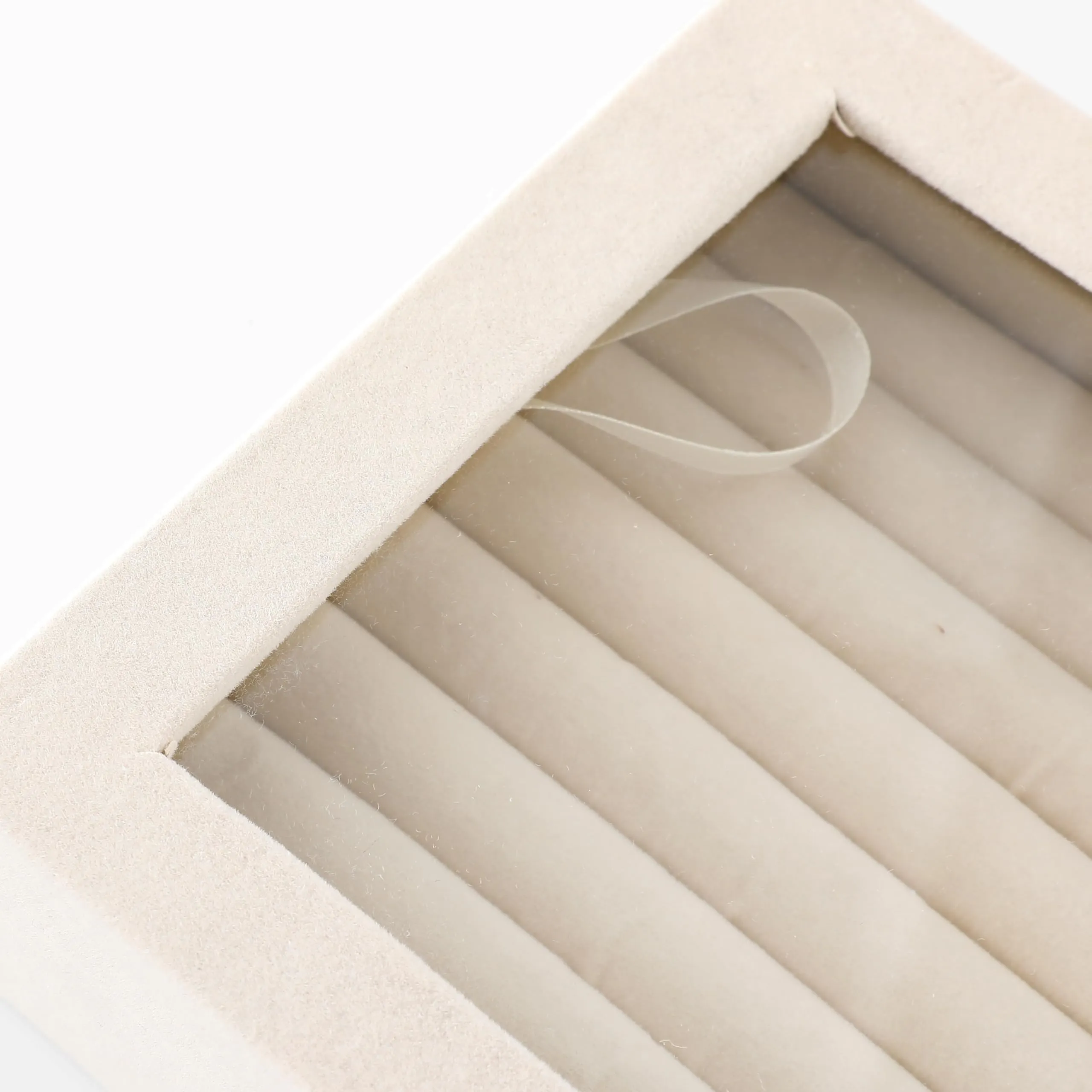 Kuber Industries Pack of 1 Velvet Jewelry Box Organizer | Jewelry Storage Box | Jewelry Organizer | Showcase Holder Dresser Organizer for Earring Necklace Bracelet Ring |YXX-019 | White