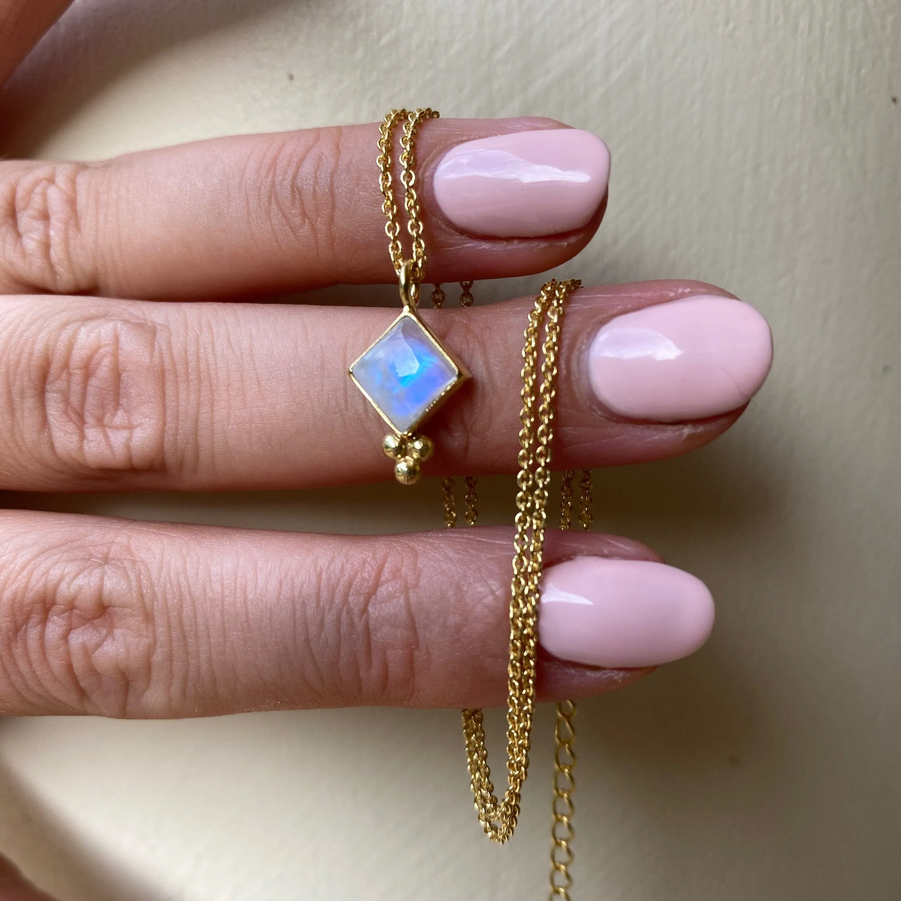 Mara Gold Rainbow Moonstone Necklace