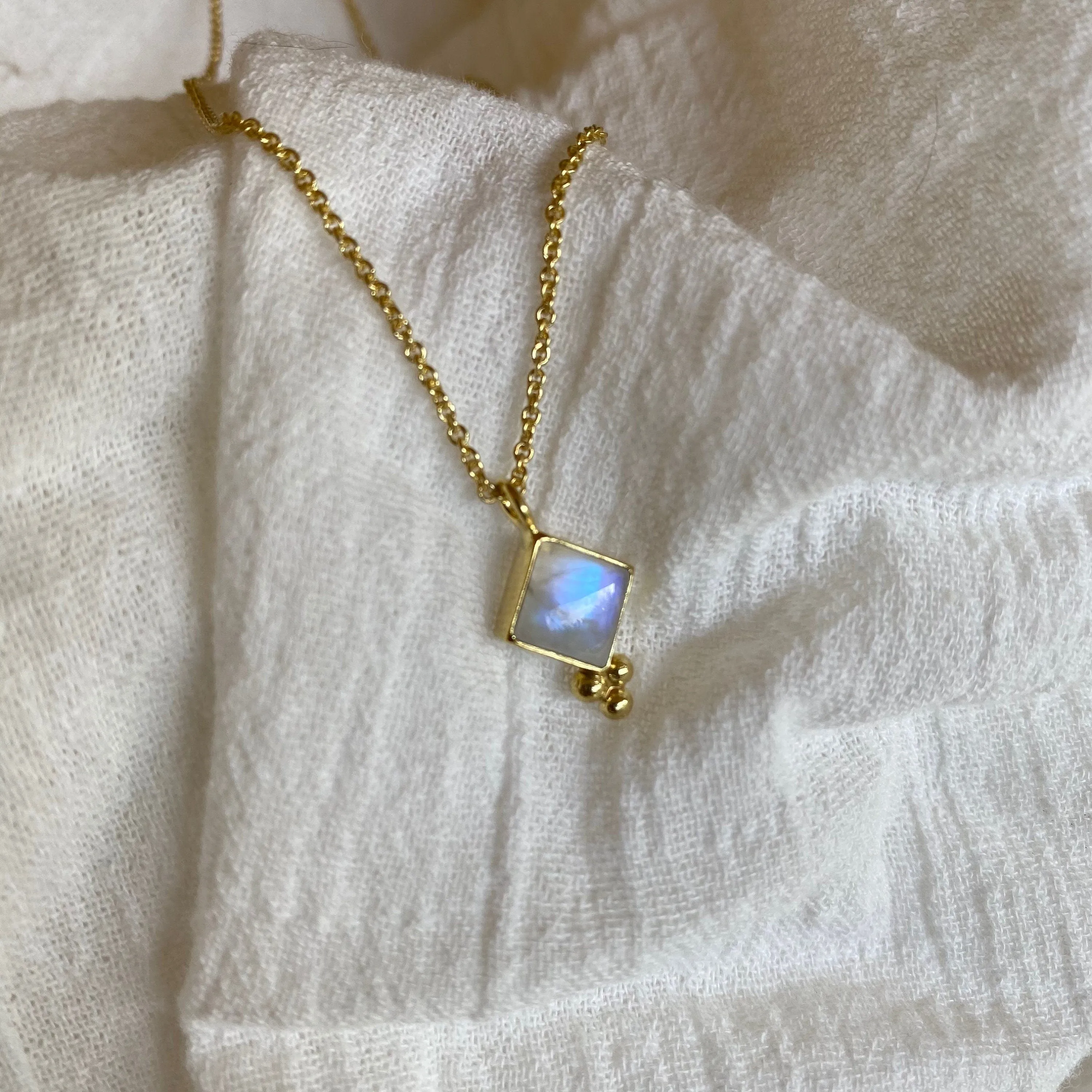 Mara Gold Rainbow Moonstone Necklace