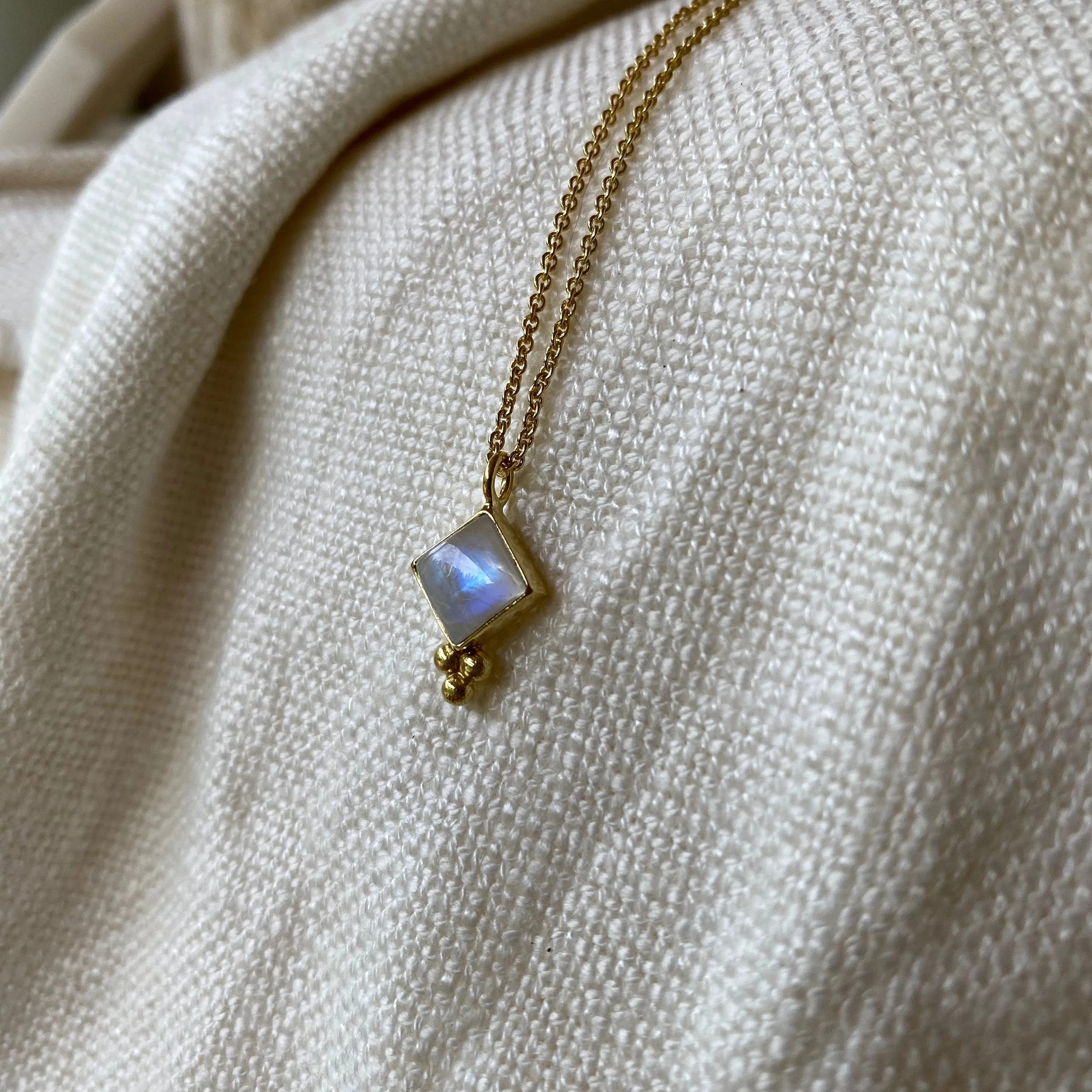 Mara Gold Rainbow Moonstone Necklace