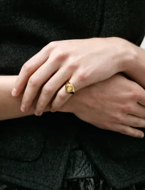 Mini Oval Signet Ring Yellow Gold