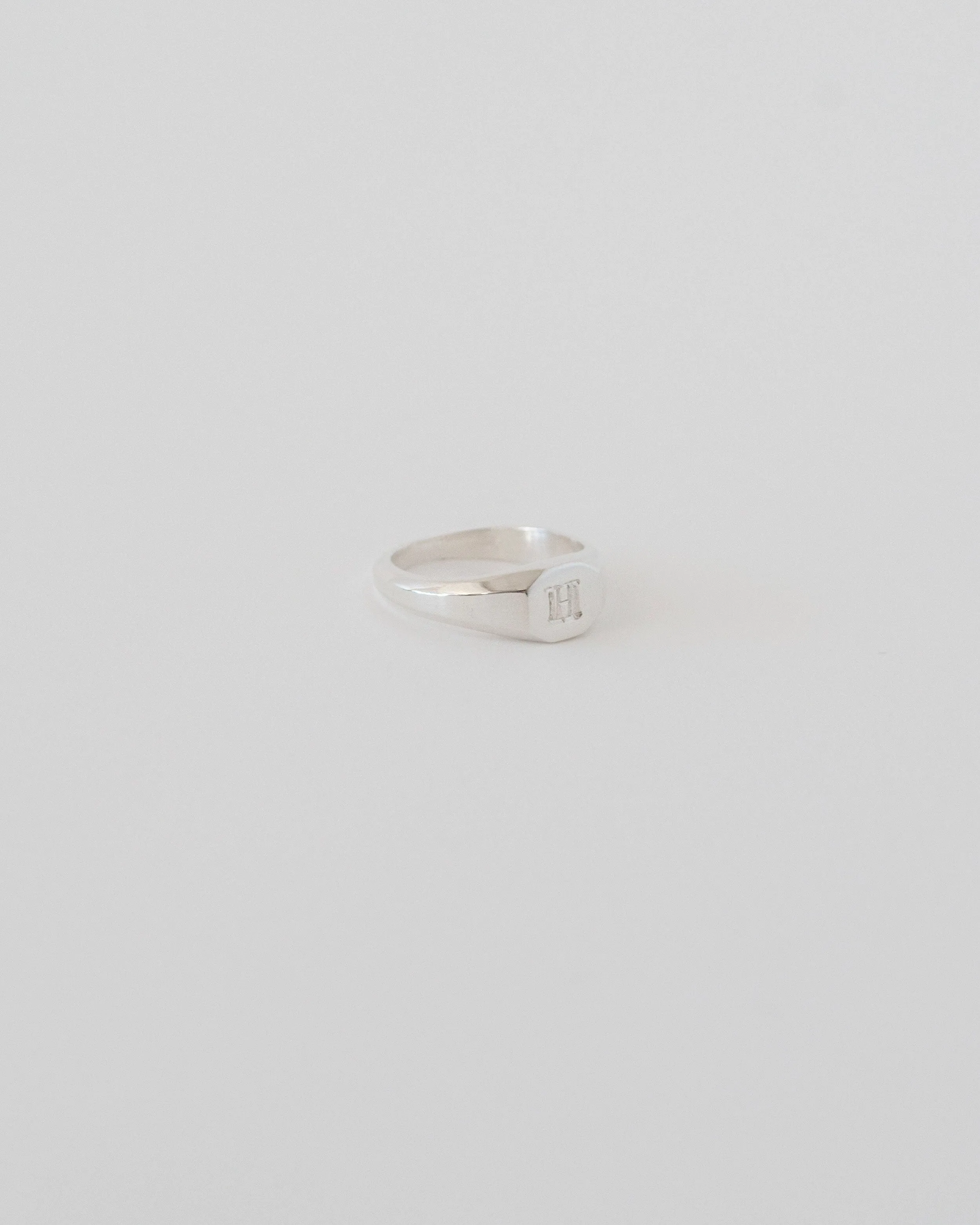 MISFIT SIGNET