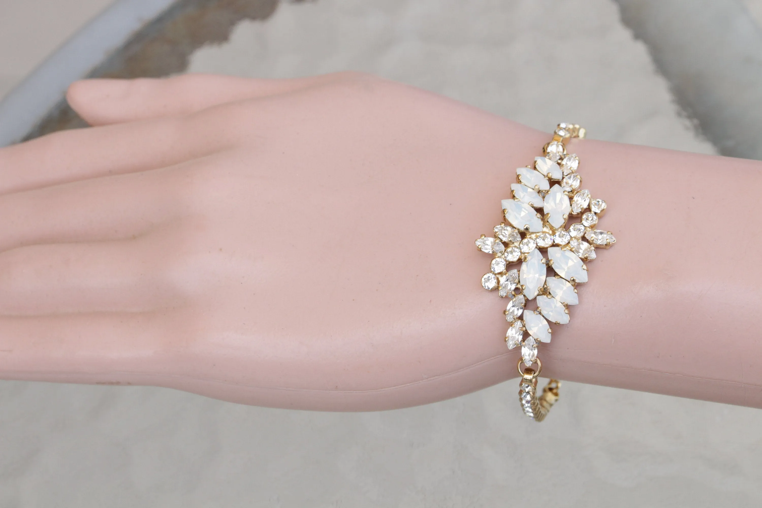 OPAL COLLAR NECKLACE