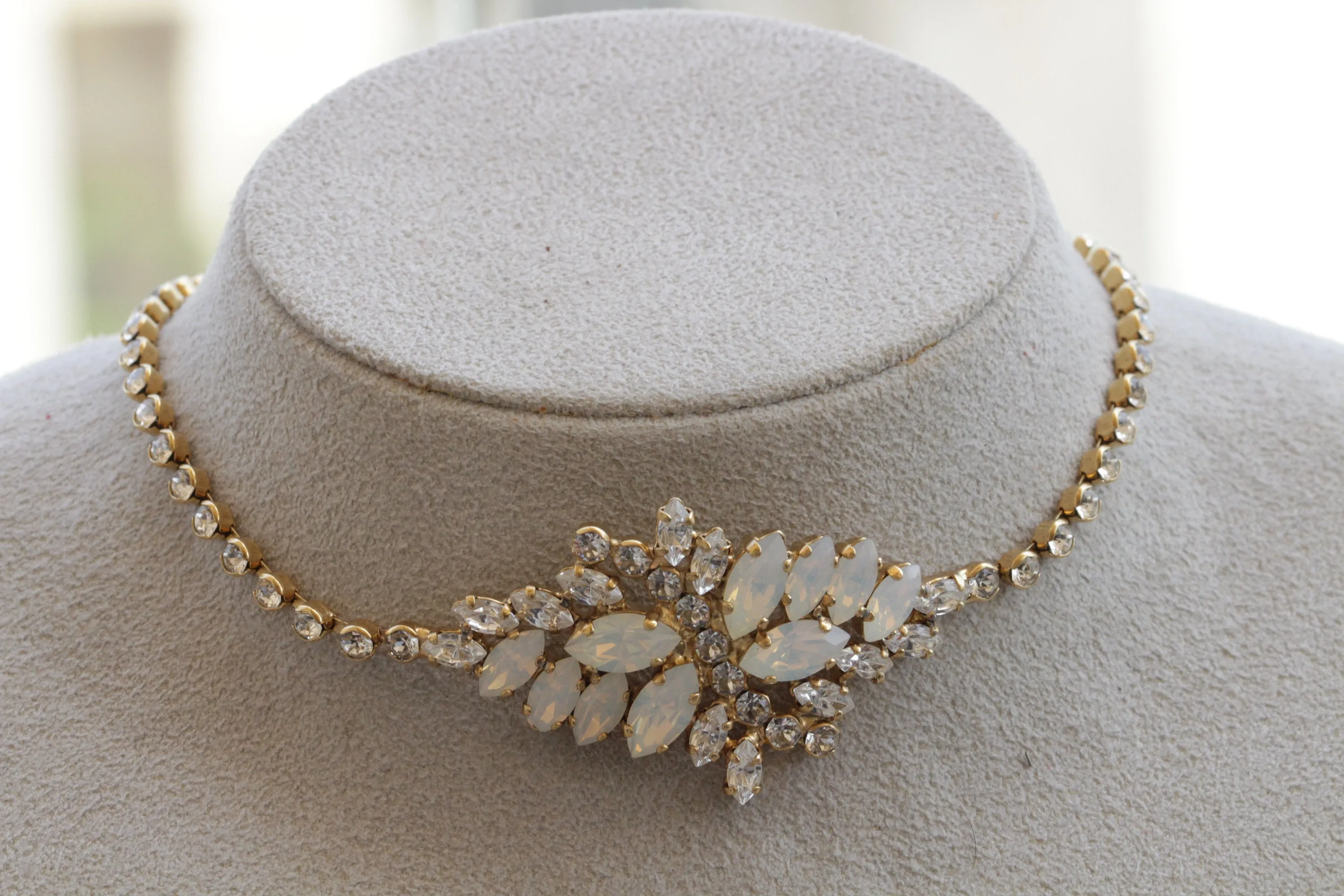 OPAL COLLAR NECKLACE