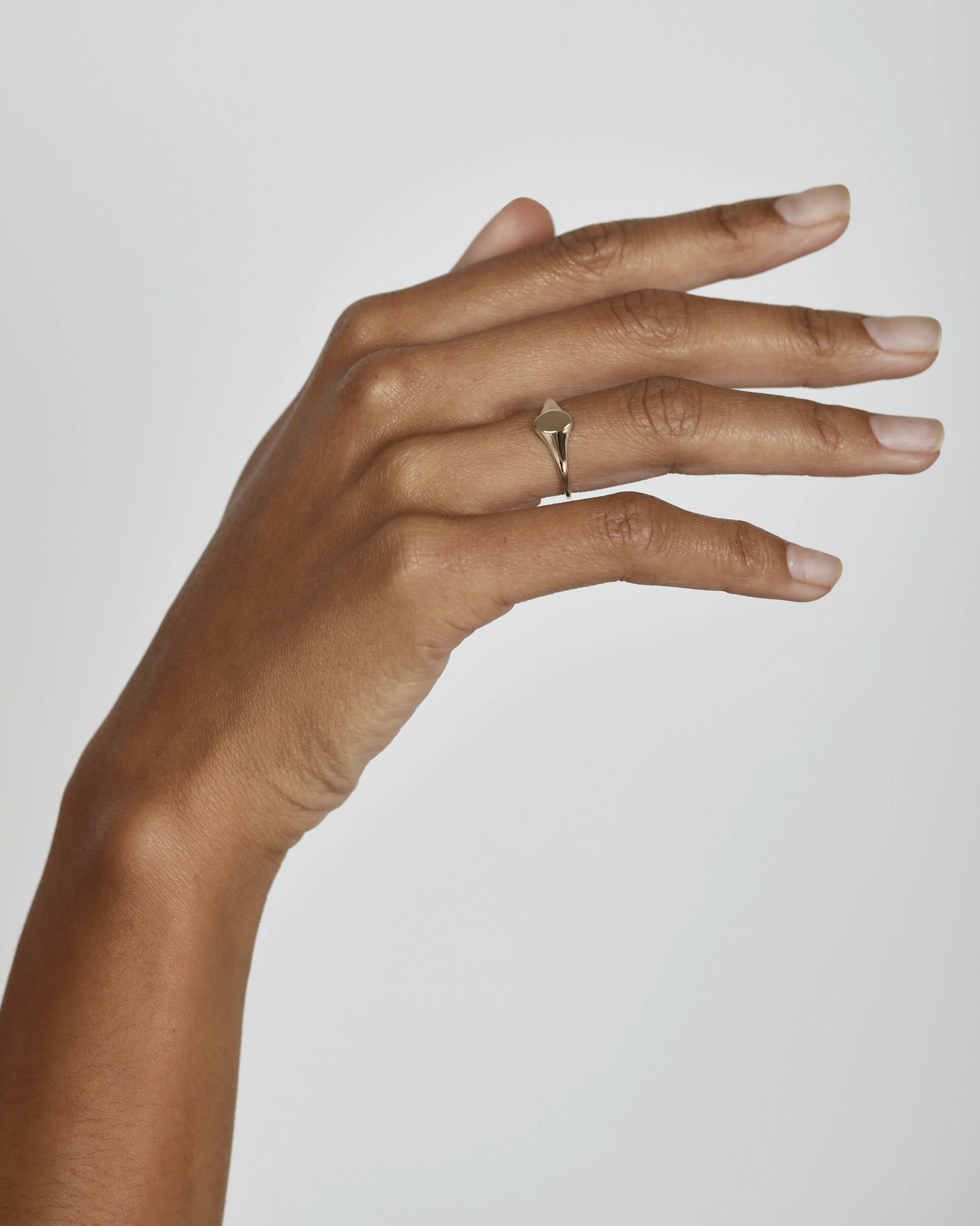 Petite Oval Signet