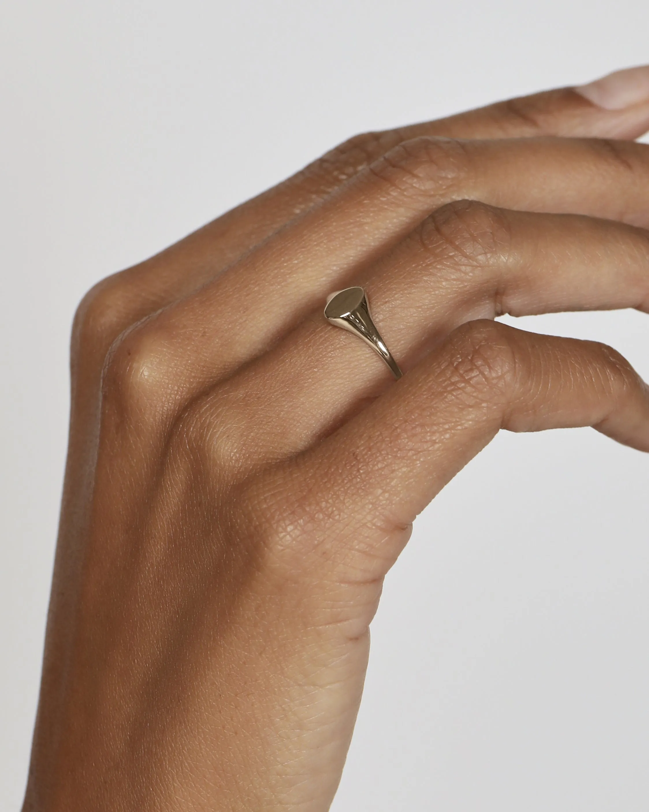 Petite Oval Signet