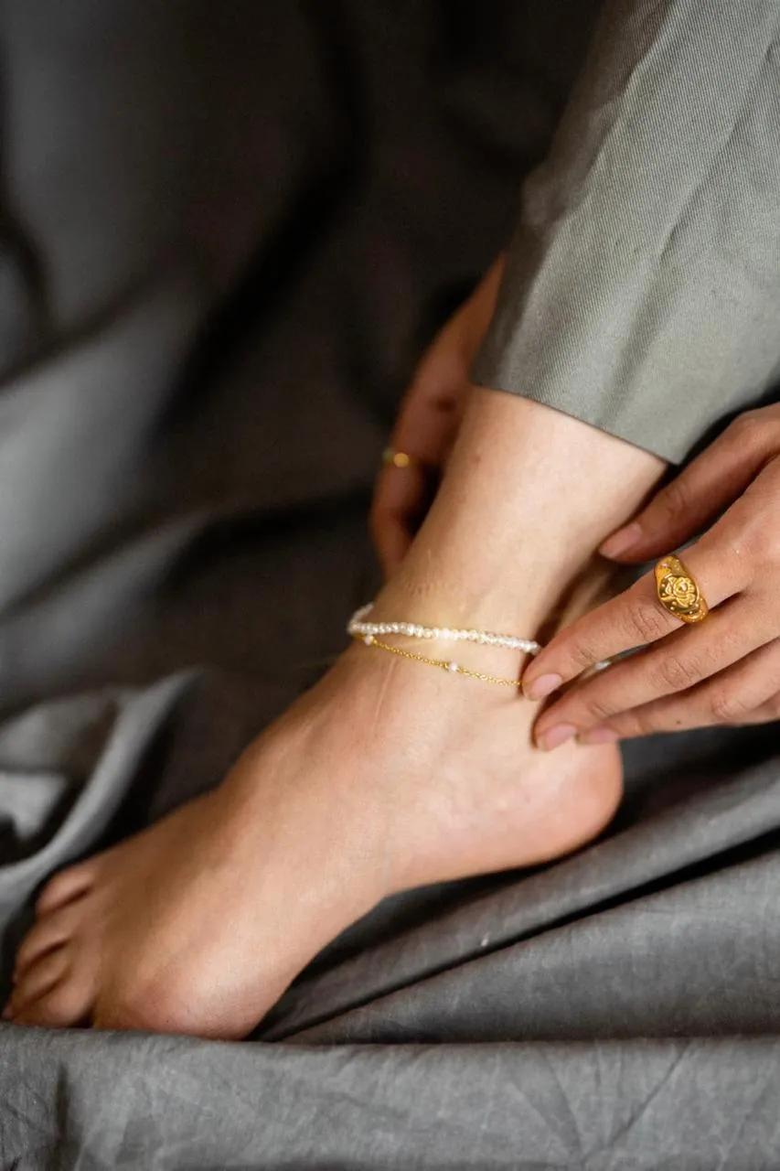 Rosalia Pearl Celestial Signet Ring | 18kt Solid Gold