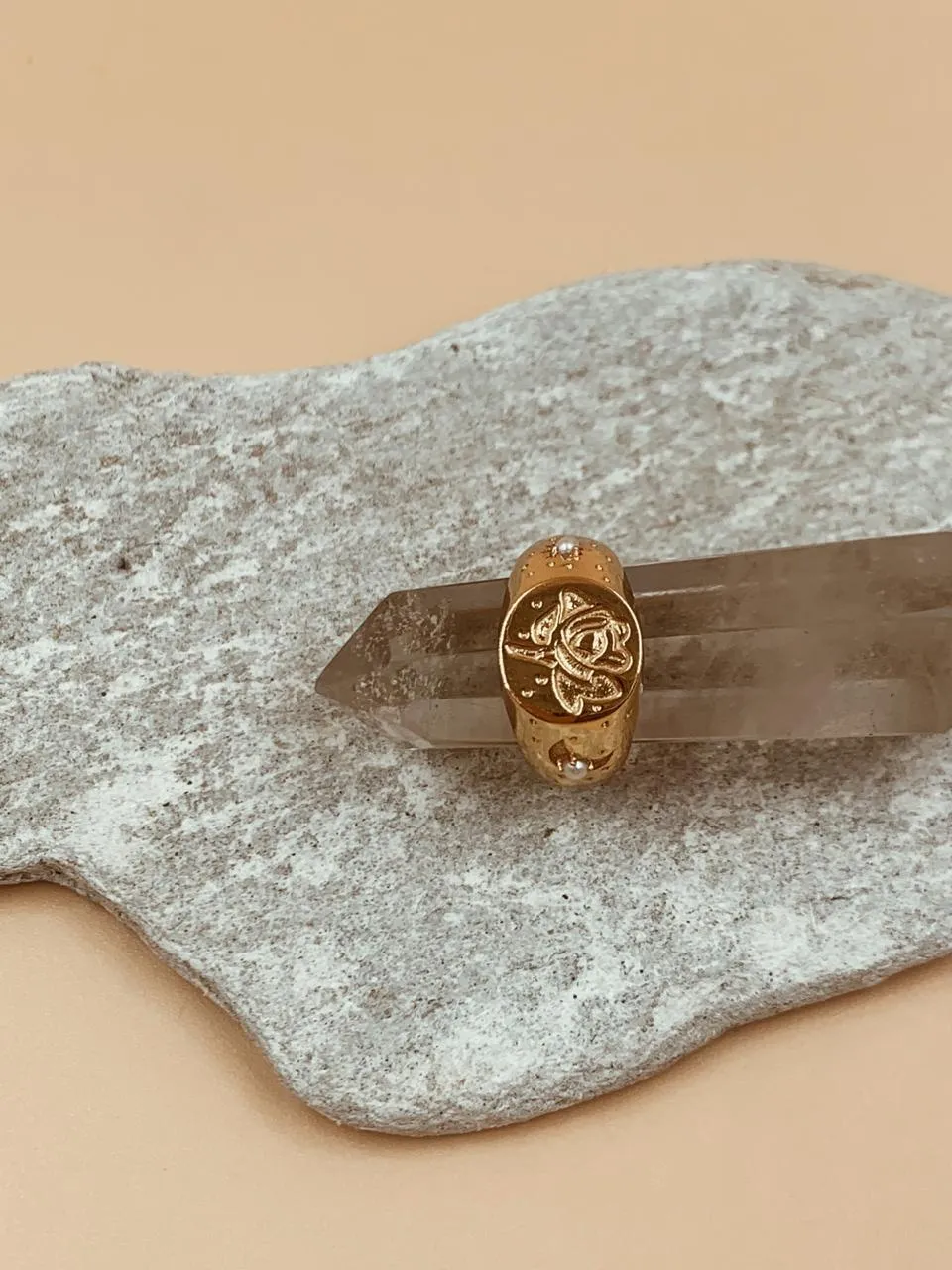 Rosalia Pearl Celestial Signet Ring | 18kt Solid Gold
