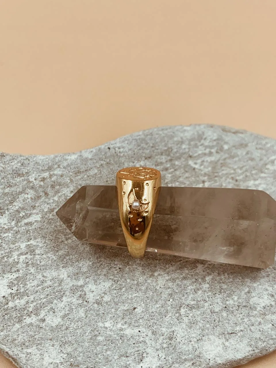 Rosalia Pearl Celestial Signet Ring | 18kt Solid Gold