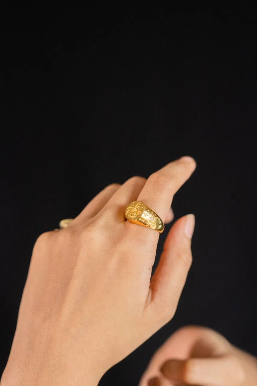 Rosalia Pearl Celestial Signet Ring | 18kt Solid Gold