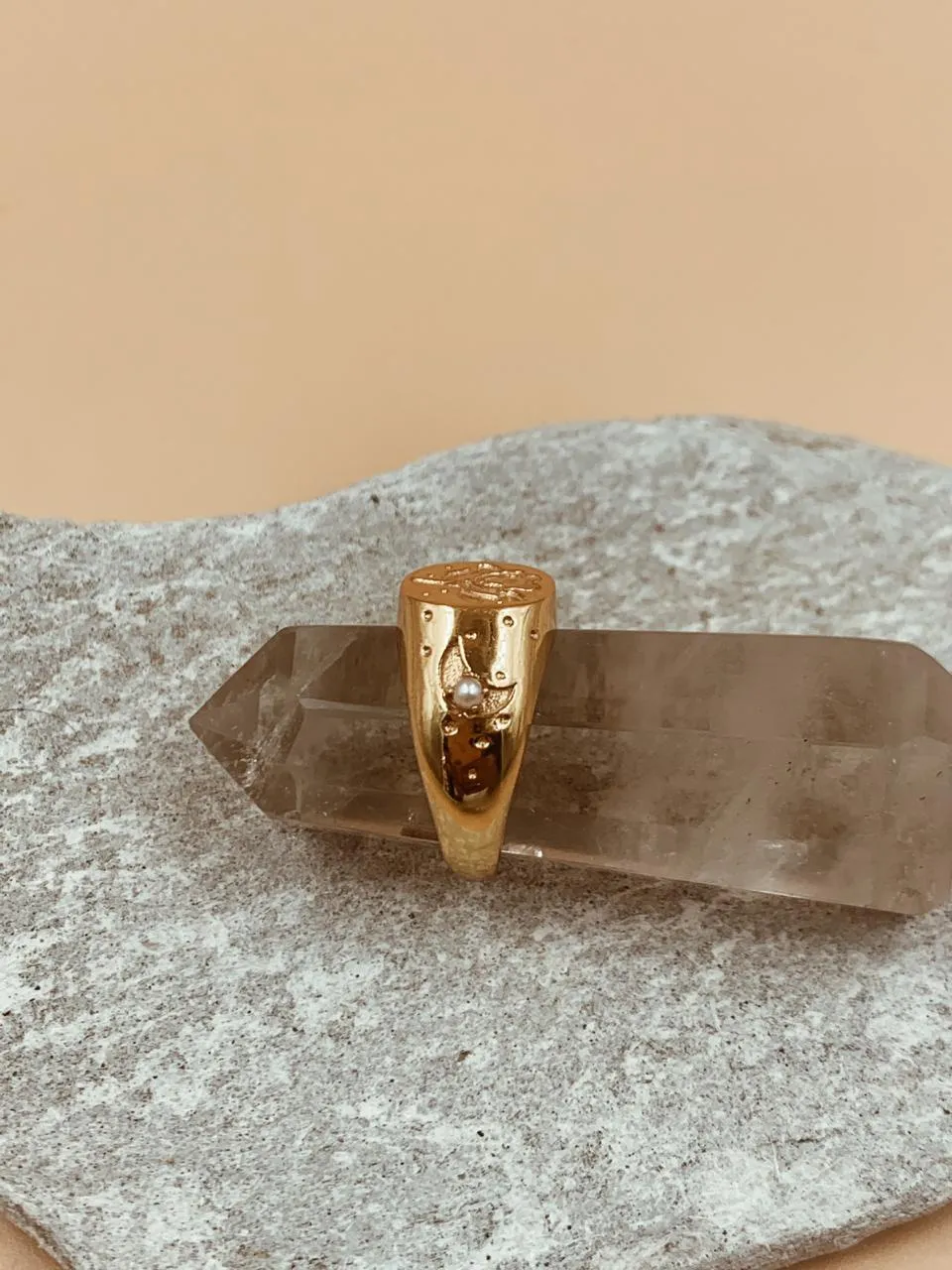 Rosalia Pearl Celestial Signet Ring | 18kt Solid Gold