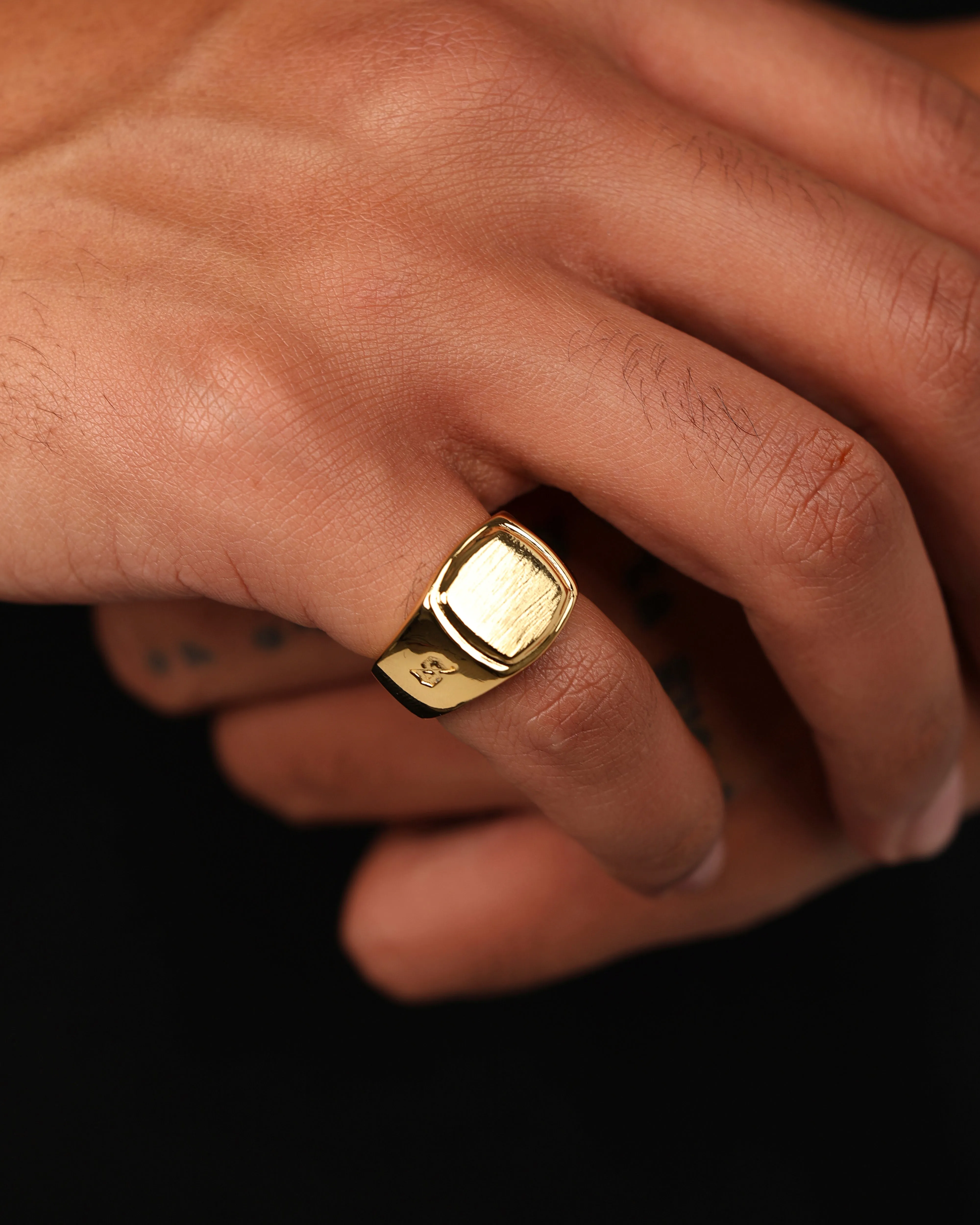 Saint Morta Orlando Signet Ring Gold
