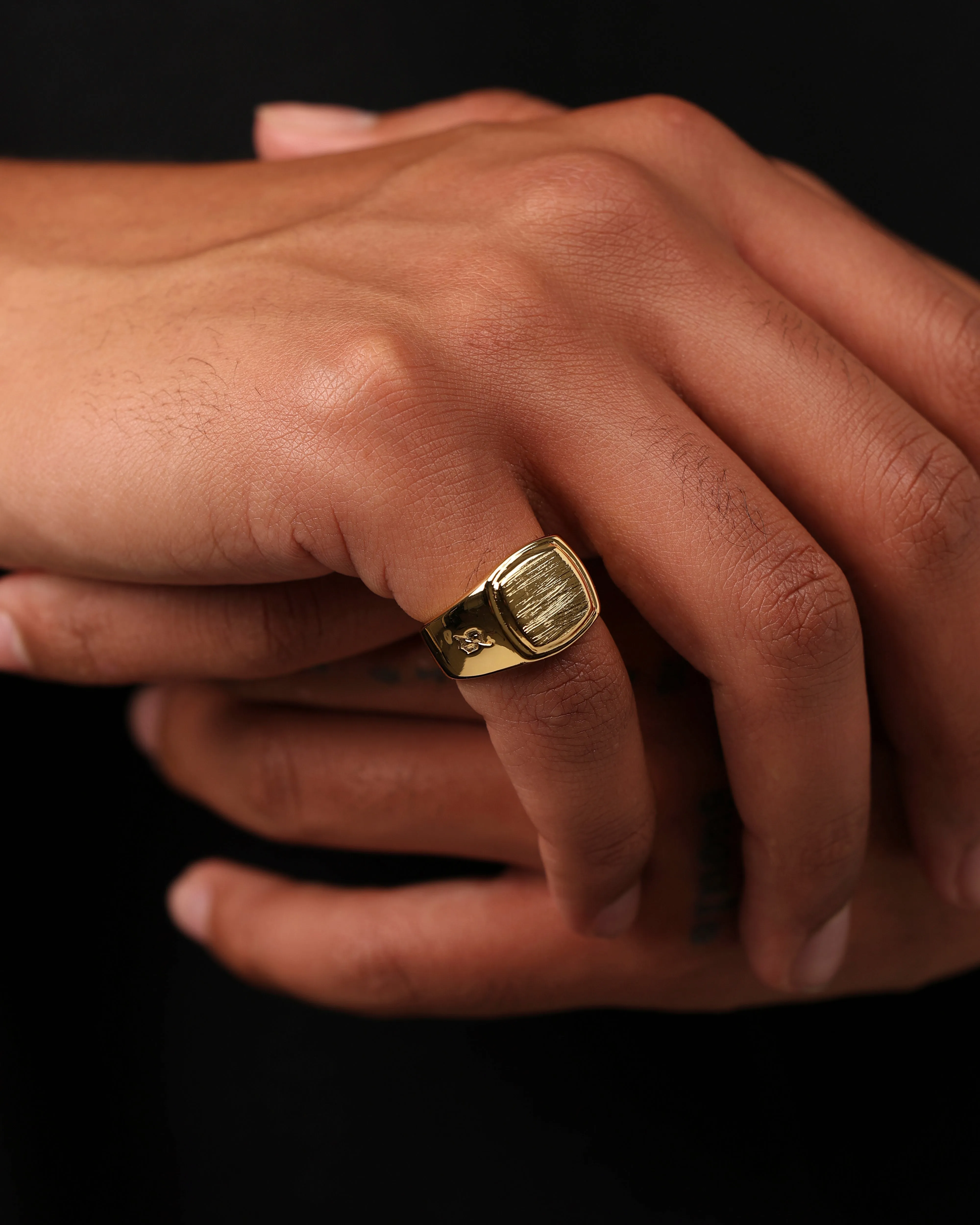 Saint Morta Orlando Signet Ring Gold