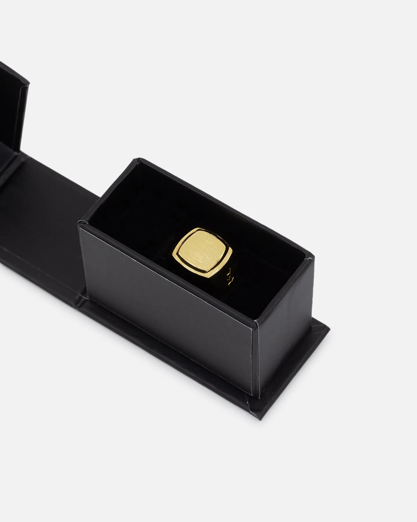 Saint Morta Orlando Signet Ring Gold