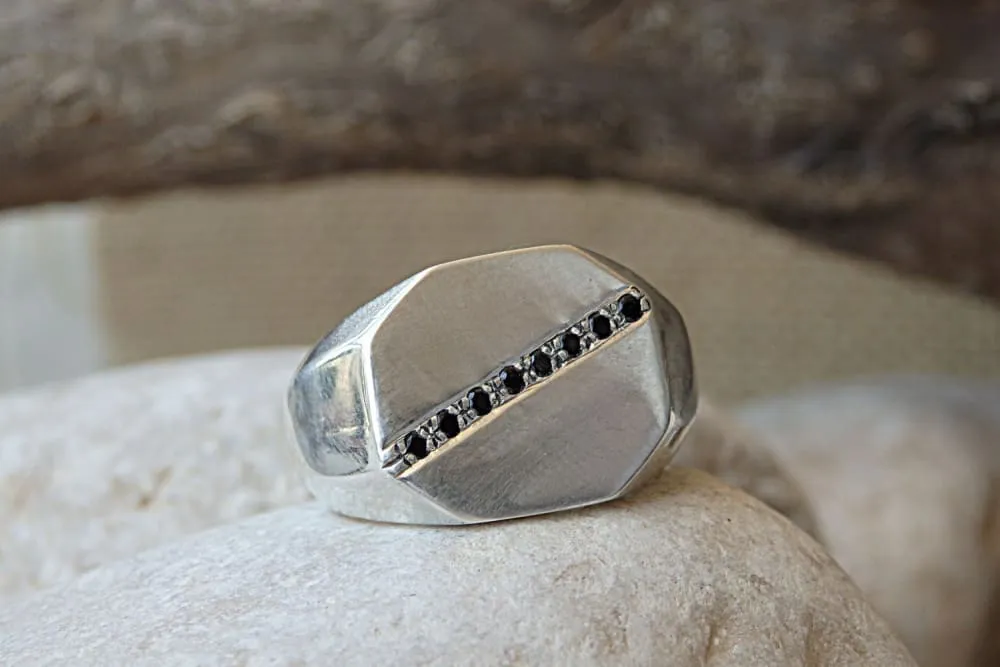 Signet Ring.