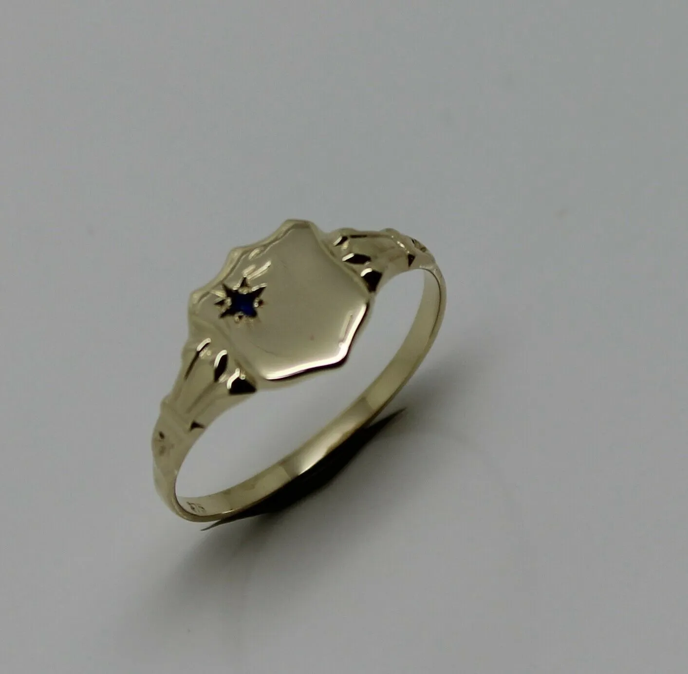Size 7 / O  9ct 9k Small Yellow, Rose or White Gold Sapphire Shield Signet Ring