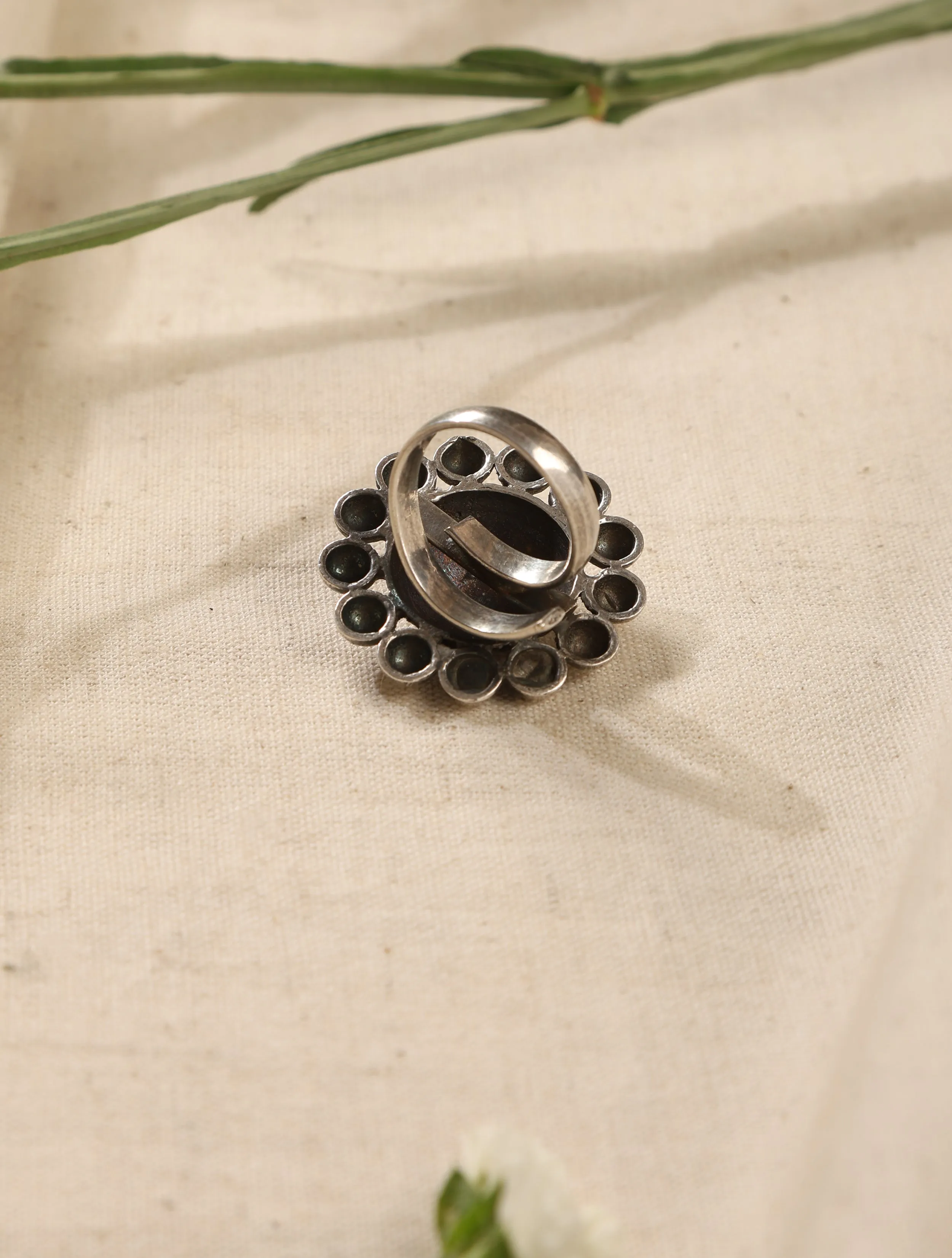 trueBrowns Silver Mandala Floral Ring