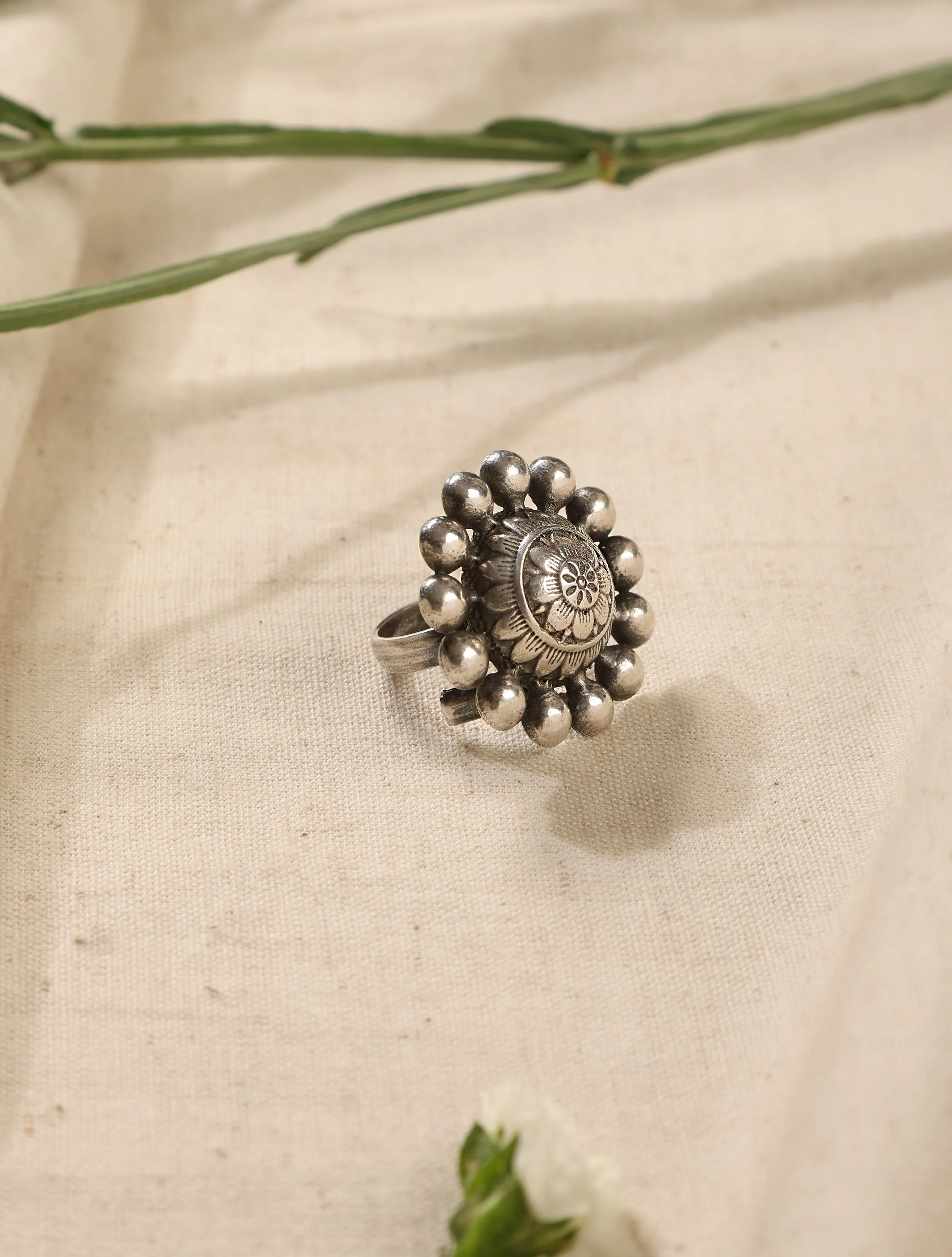 trueBrowns Silver Mandala Floral Ring