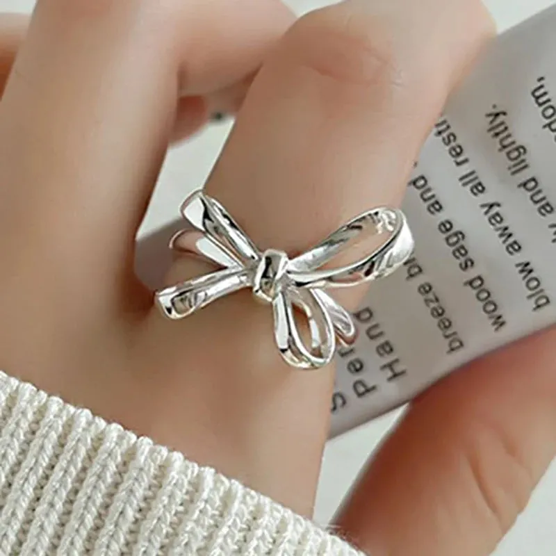 VAIGE Elegant Silver Pearl Bow Knot Signet Ring
