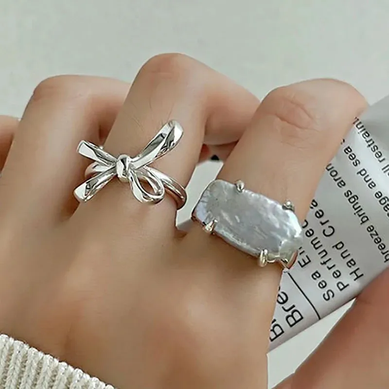 VAIGE Elegant Silver Pearl Bow Knot Signet Ring