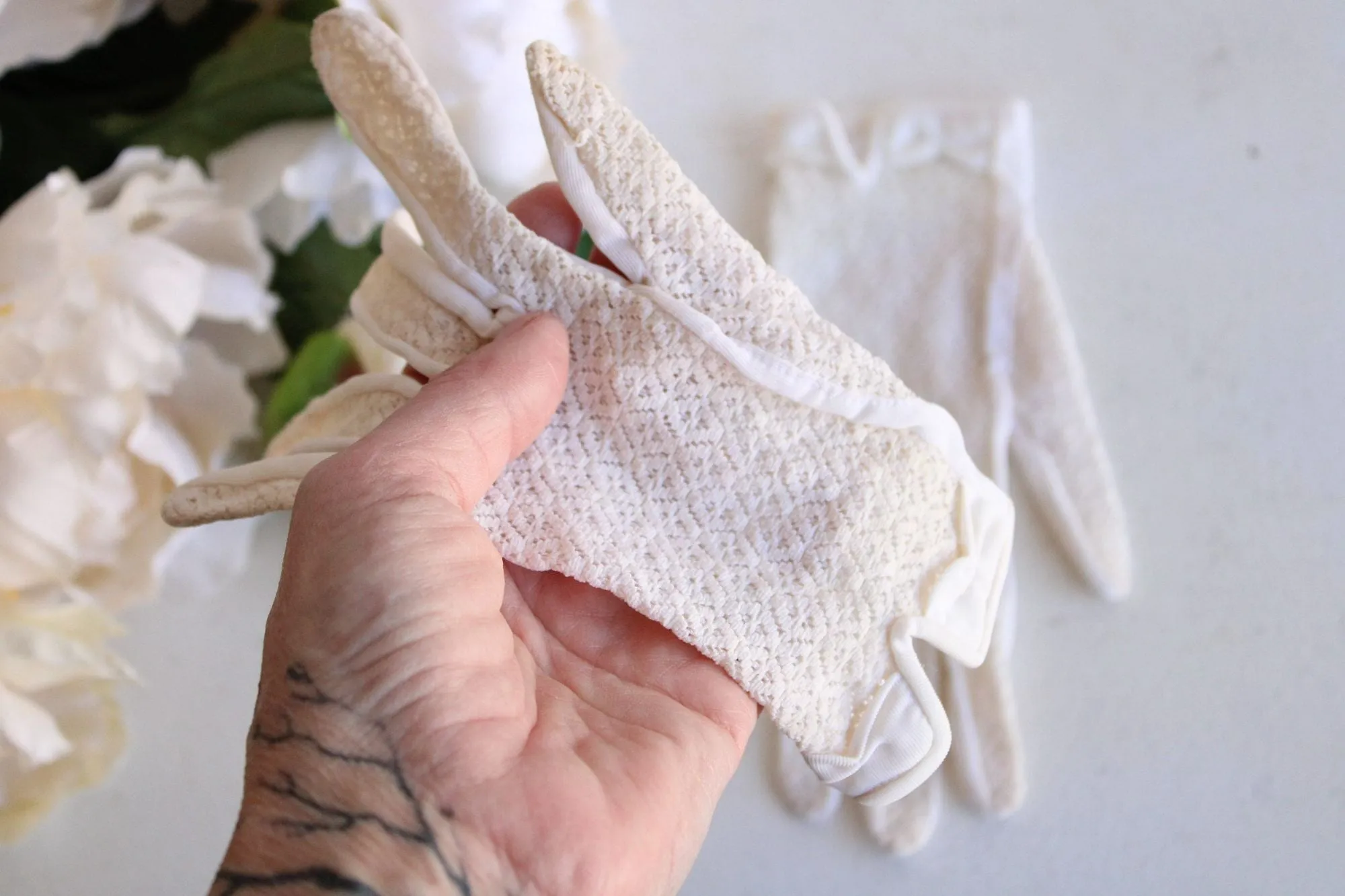 Vintage 1960s Gloves With Lace Backs