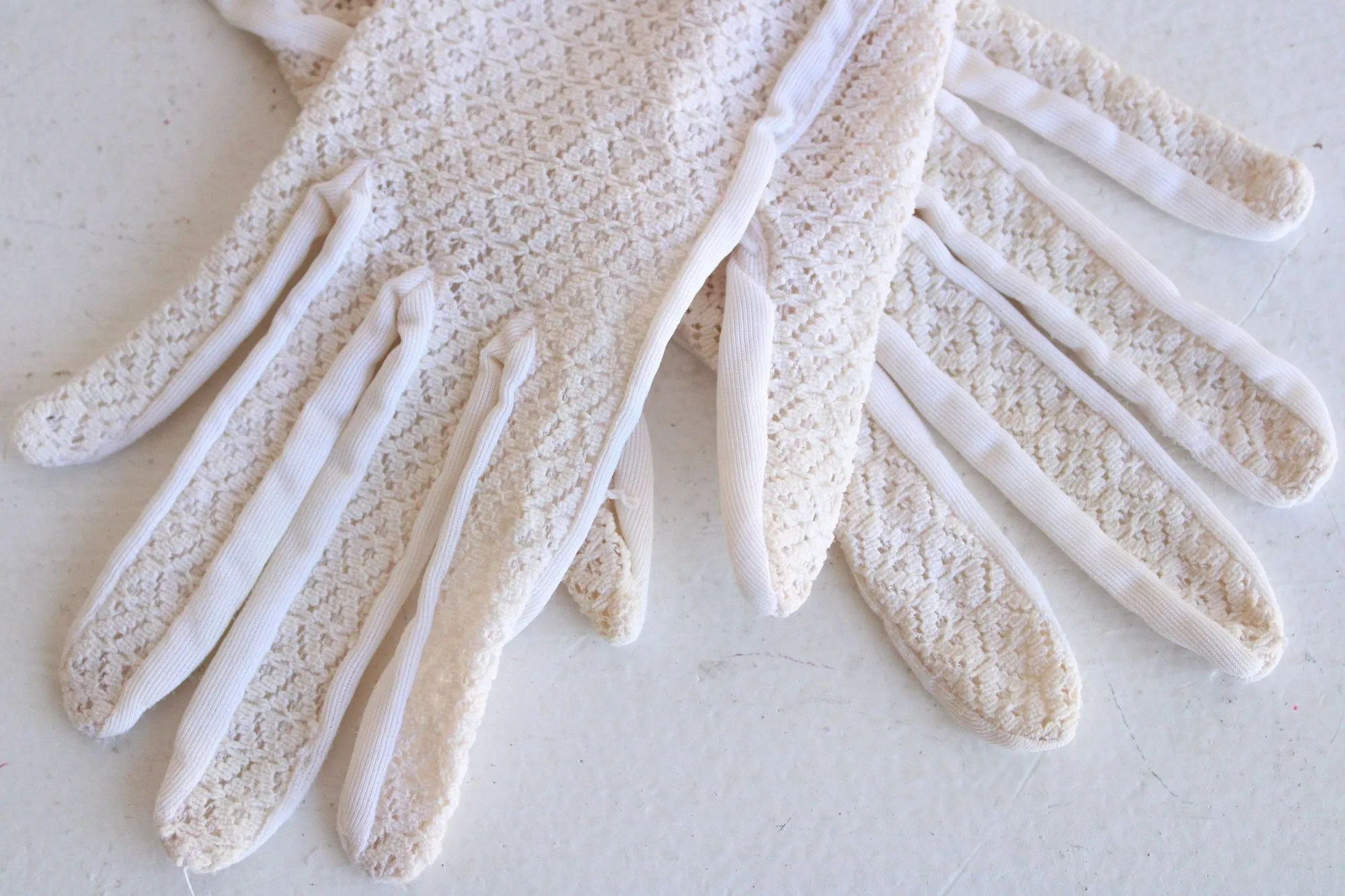 Vintage 1960s Gloves With Lace Backs