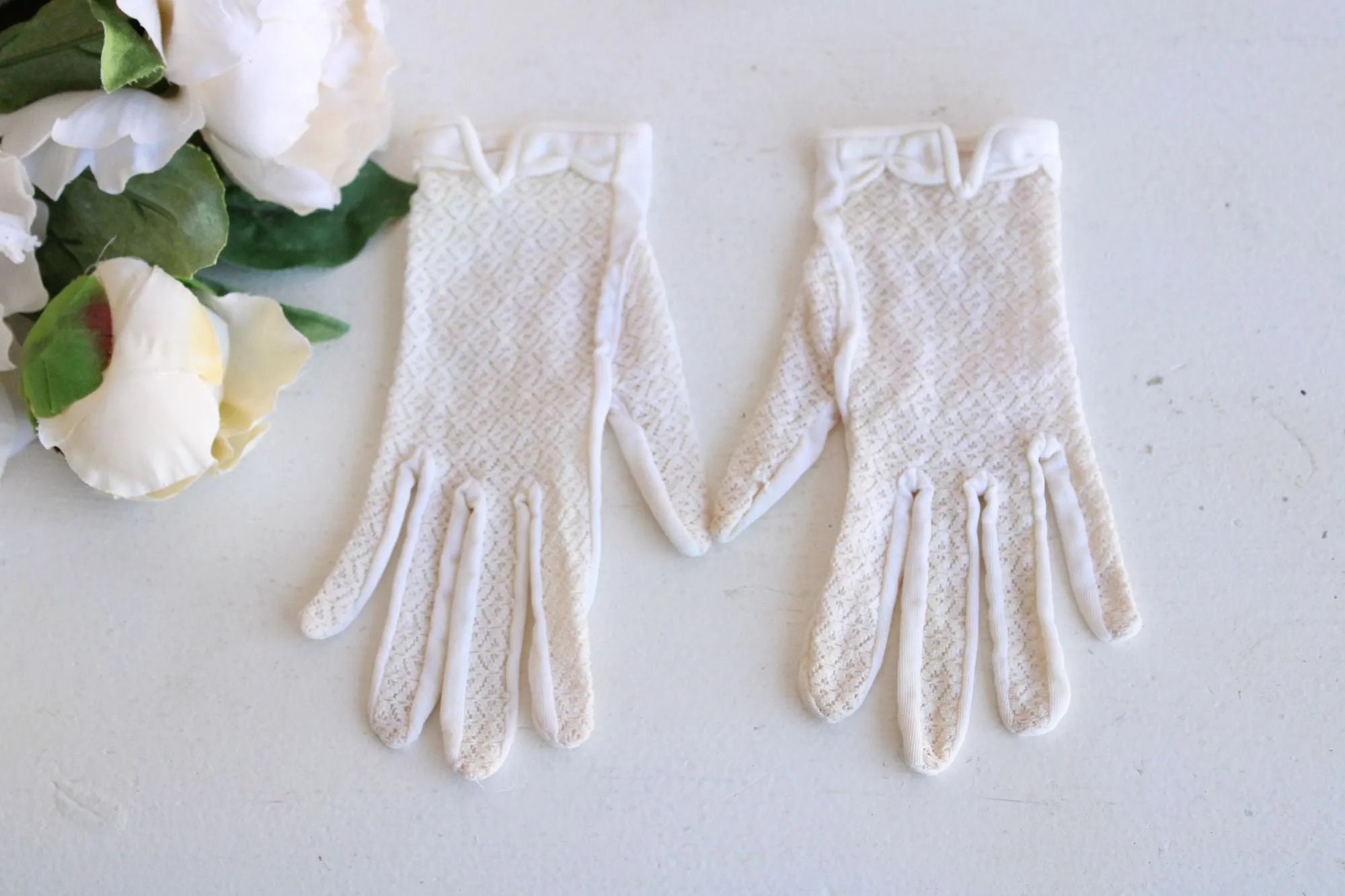 Vintage 1960s Gloves With Lace Backs
