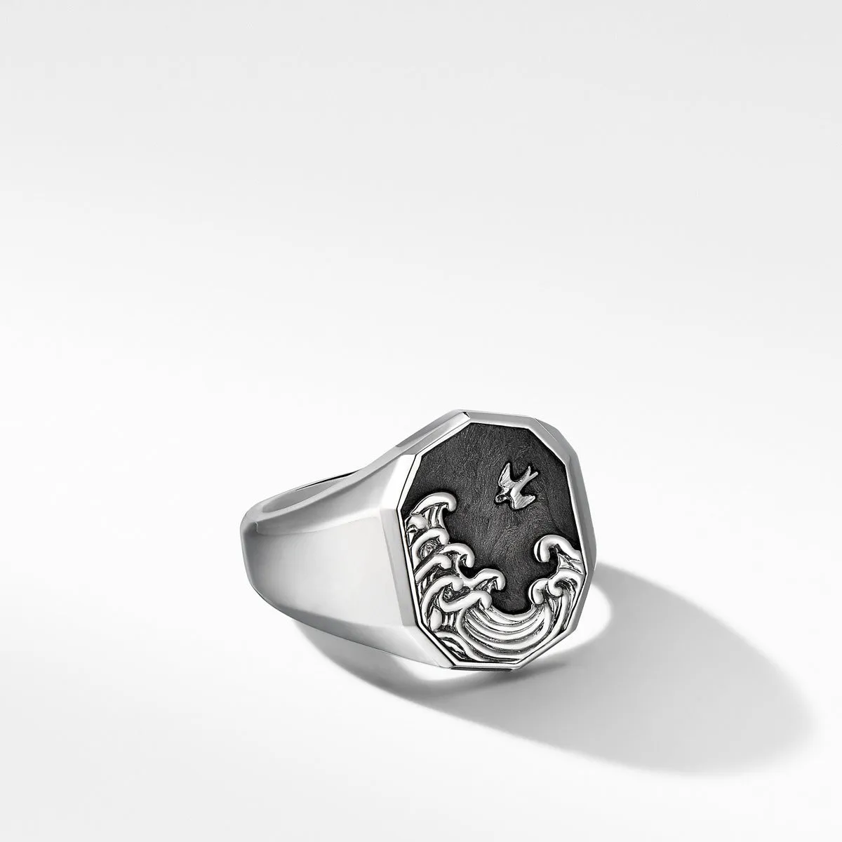 Waves Signet Ring with Forged Carbon