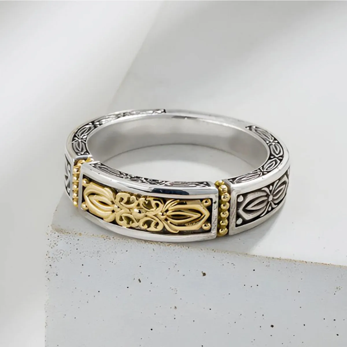 Zephyr Band Ring